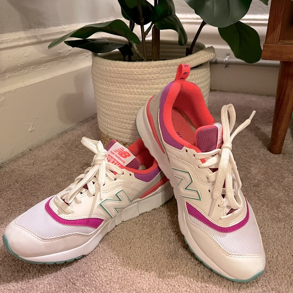 New Balance Shoes - Women’s 7.5 colorful New Balance sneakers